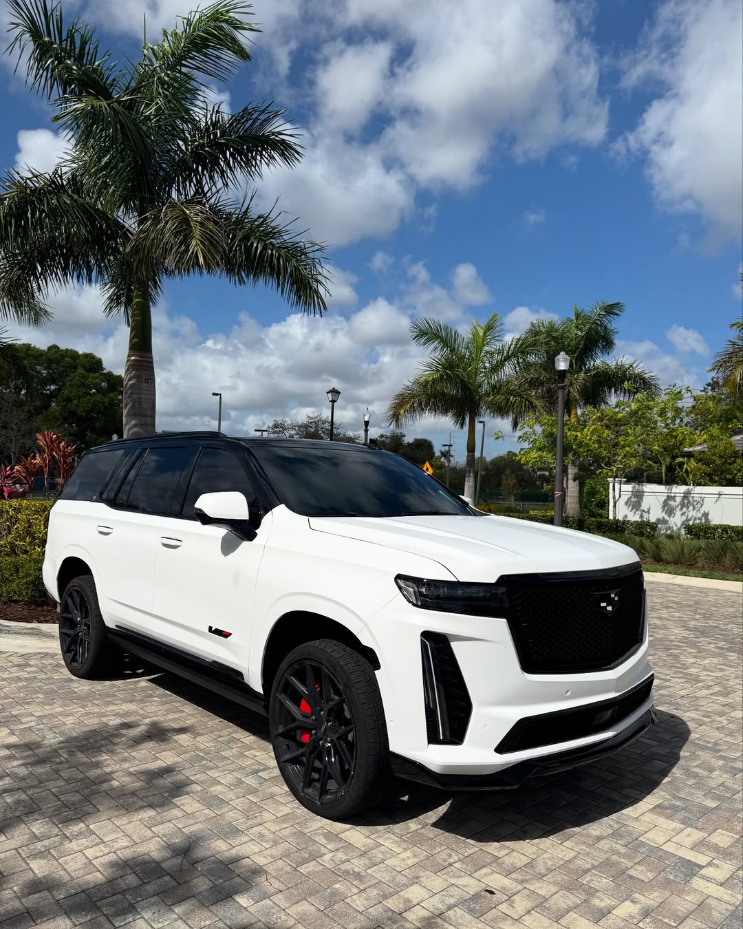 Cadillac Escalade chrome delete by Moe Wraps